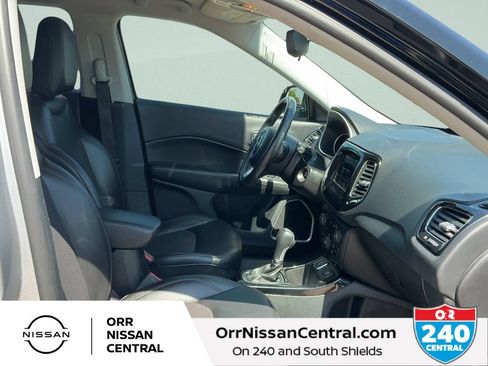 Used 2019 Jeep Compass Latitude FWD image 11