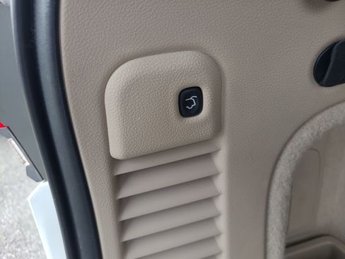 Used 2015 Jeep Grand Cherokee Overland w/ Advanced Technology Group image 28