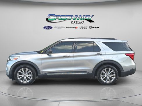 Used 2021 Ford Explorer XLT w/ Equipment Group 202A RWD image 4