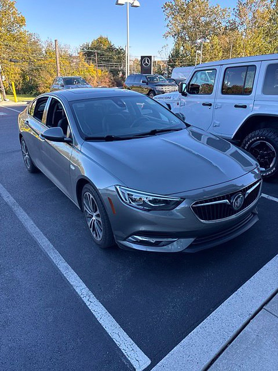 Used 2019 Buick Regal Essence w/ Driver Confidence Package I AWD/4WD image 2