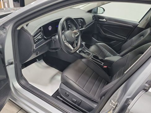 Used 2023 Volkswagen Jetta SE w/ Panoramic Sunroof Package FWD image 29