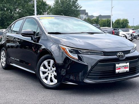 Used 2024 Toyota Corolla LE FWD image 2
