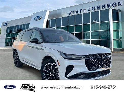 Used 2024 Lincoln Nautilus Reserve image 1