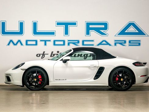 Used 2018 Porsche 718 Boxster S image 3