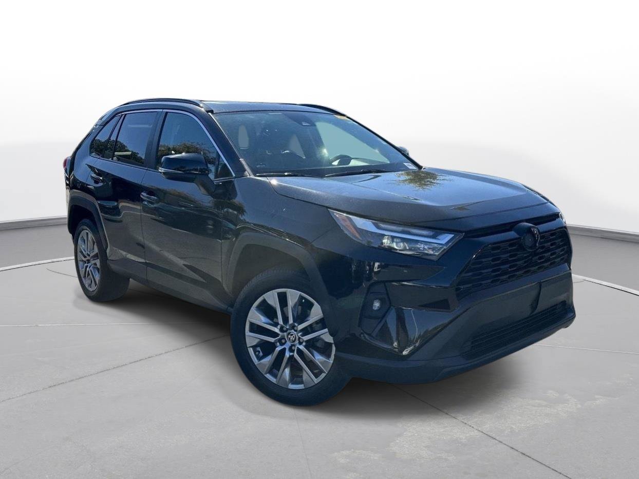 Used 2022 Toyota RAV4 XLE Premium FWD image 4