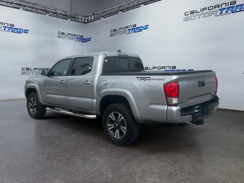 Used 2016 Toyota Tacoma TRD Sport image 7