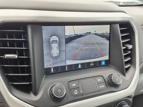 Used 2021 GMC Acadia SLT w/ Technology Package FWD image 18