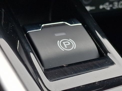 Certified 2025 Subaru Legacy Premium image 26