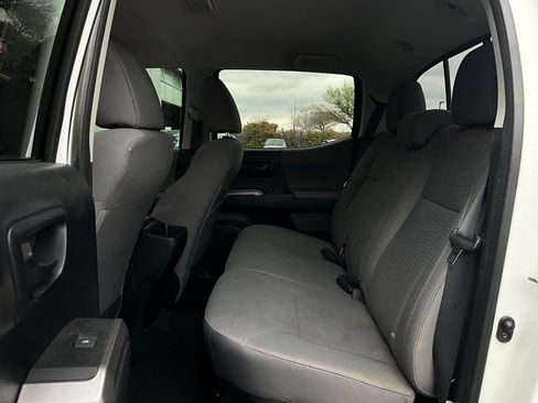 Used 2016 Toyota Tacoma SR5 w/ Towing Package image 12