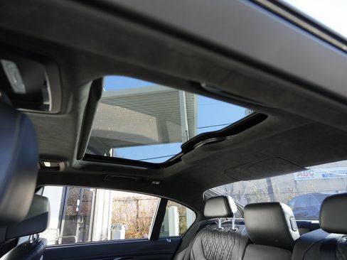 Used 2016 BMW 750i xDrive image 26