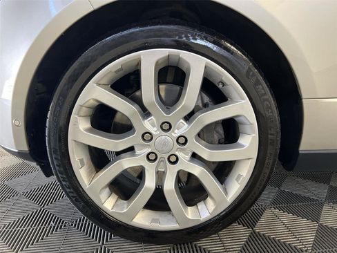 Used 2016 Land Rover Range Rover HSE image 9