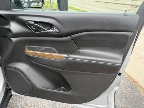 Used 2017 GMC Acadia SLE FWD image 19