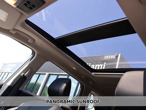 Used 2023 Nissan Rogue SL FWD image 3