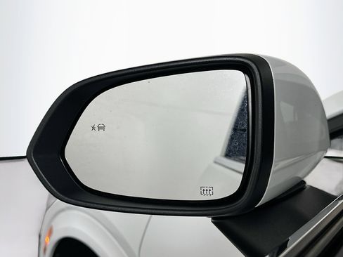 Used 2025 Chevrolet Equinox EV LT w/ Convenience Package FWD image 16