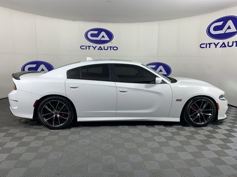 Used 2016 Dodge Charger R/T Scat Pack w/ Technology Group RWD image 2