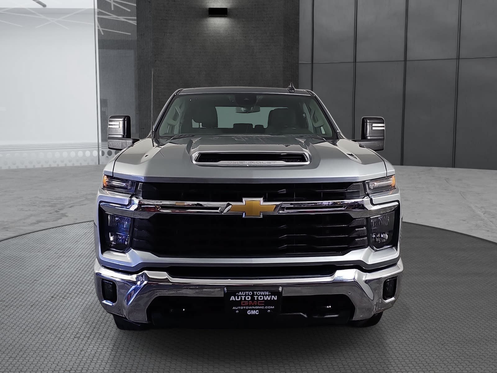 Used 2024 Chevrolet Silverado 2500 LT w/ Convenience Package AWD/4WD image 2