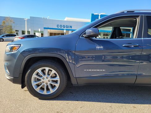Used 2019 Jeep Cherokee Latitude w/ Popular Appearance Group image 12