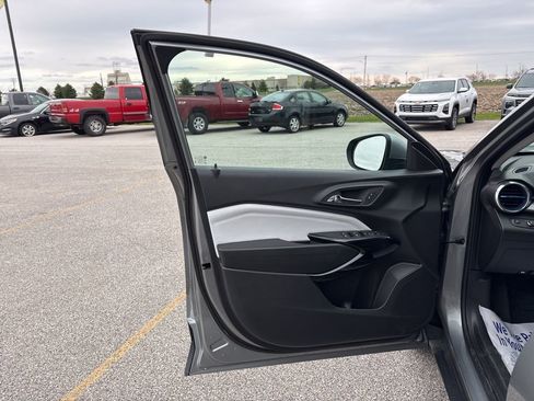 Used 2025 Chevrolet Trax LT image 26