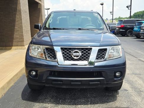 Used 2015 Nissan Frontier SV w/ SV Value Truck Package RWD image 2