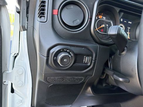 Used 2024 Jeep Wrangler Unlimited Rubicon w/ Convenience Group AWD/4WD image 18