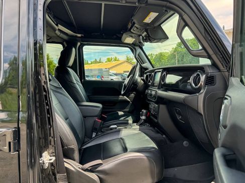 Used 2021 Jeep Wrangler Unlimited Sahara AWD/4WD image 13