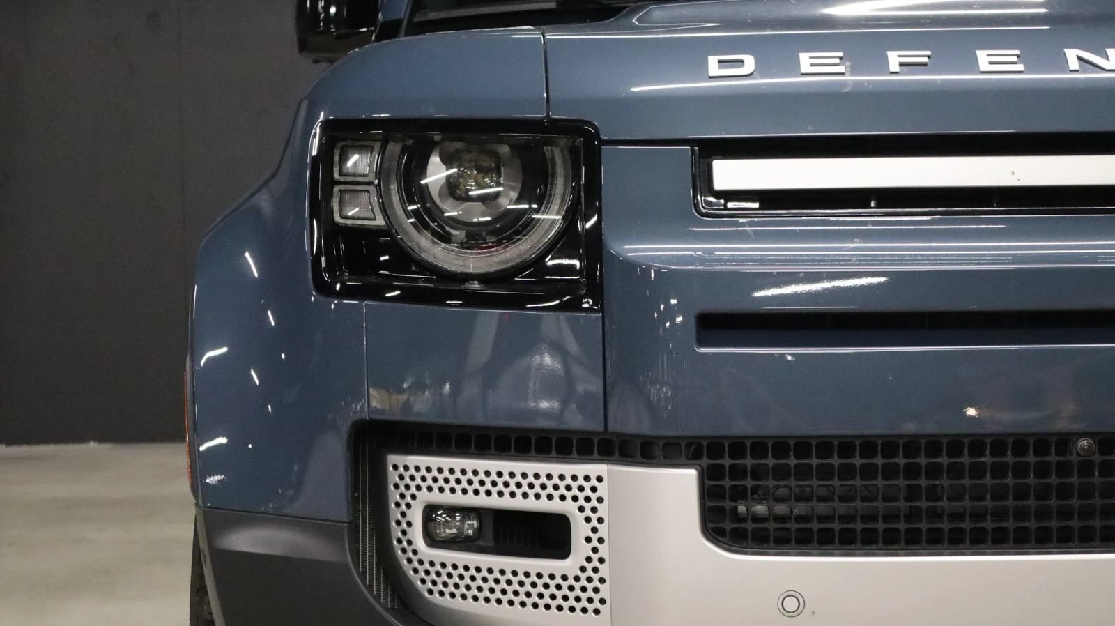 Used 2025 Land Rover Defender 110 S AWD/4WD image 6