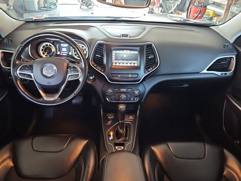 Used 2021 Jeep Cherokee Latitude Plus AWD/4WD image 9