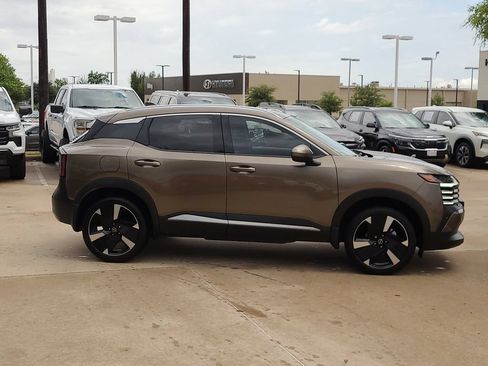 Certified 2025 Nissan Kicks SR FWD image 4