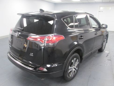 Used 2018 Toyota RAV4 LE w/ All Weather Liner Package AWD/4WD image 5