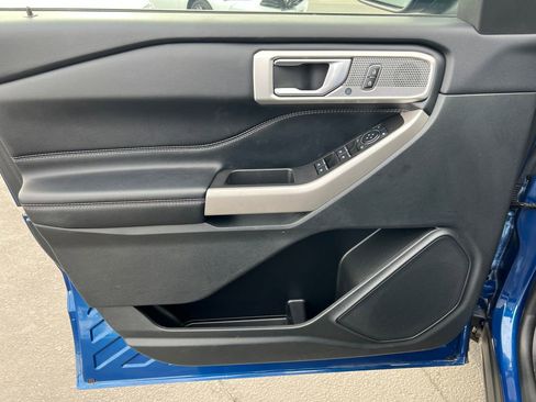 Used 2023 Ford Explorer Limited image 12
