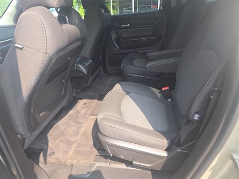 Used 2016 Chevrolet Traverse LT w/ Style and Technology Package FWD image 6