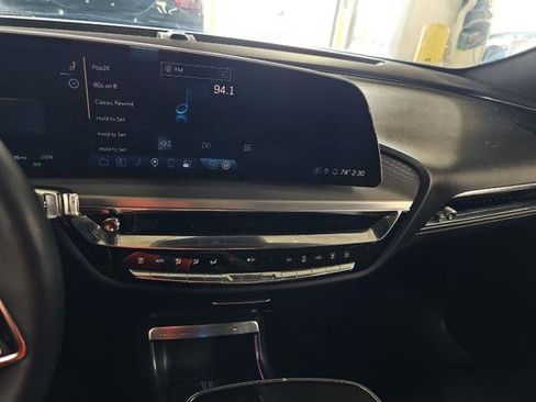 Used 2024 Cadillac Lyriq Luxury AWD/4WD image 13