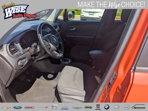 Used 2018 Jeep Renegade Altitude FWD image 9
