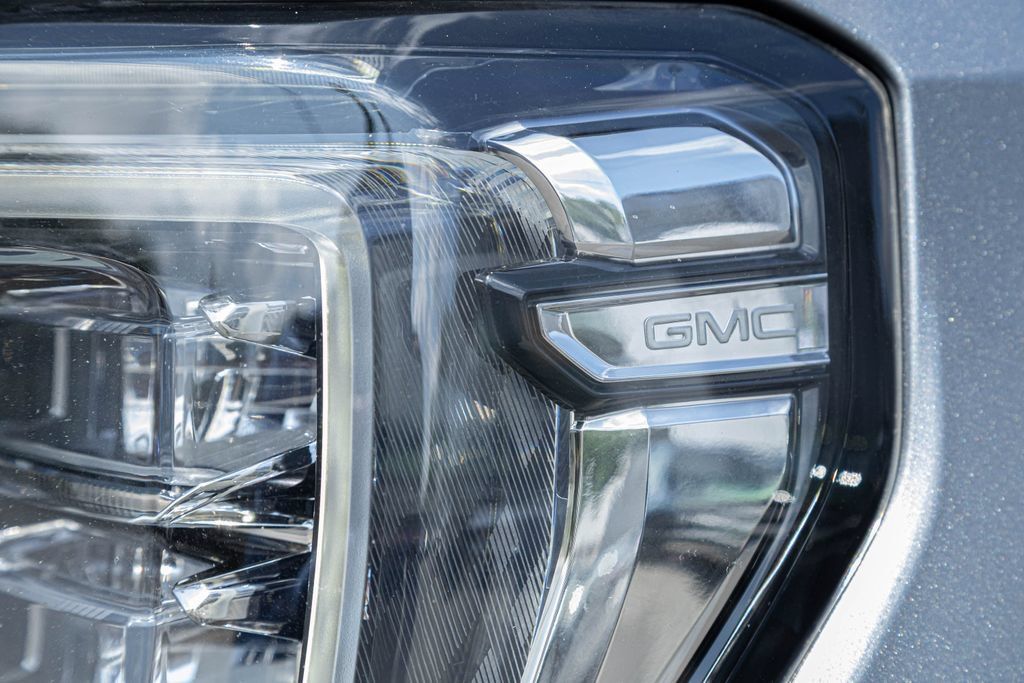 Used 2022 GMC Yukon SLE w/ Gmc Pro Safety Plus Package AWD/4WD image 19
