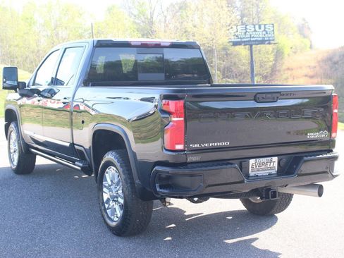 Used 2025 Chevrolet Silverado 2500 High Country w/ Technology Package AWD/4WD image 5
