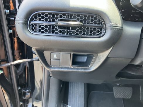 Used 2025 Honda HR-V LX image 19