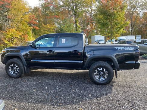 Used 2021 Toyota Tacoma TRD Off-Road w/ Technology Package image 9