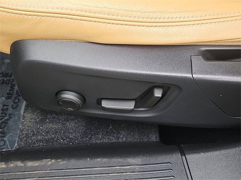 Used 2020 Volvo XC40 T5 Momentum w/ Protection Package Premier image 23