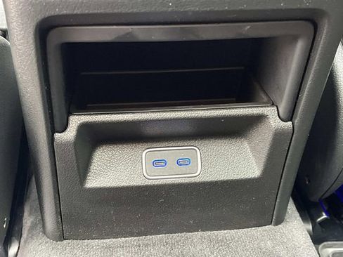 Used 2025 Mercedes-Benz GLE 450e 4MATIC image 17
