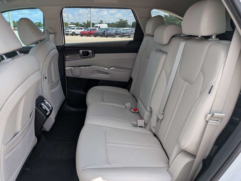 Certified 2025 Kia Sorento S AWD/4WD image 17