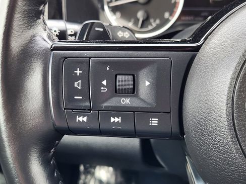 Used 2025 Nissan Pathfinder SL AWD/4WD image 22
