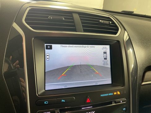 Used 2018 Ford Explorer Limited image 9