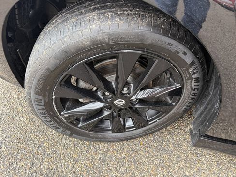 Used 2018 Nissan Sentra SR w/ SR Midnight Edition Package image 16