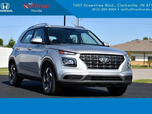 Used 2022 Hyundai Venue SEL FWD image 1