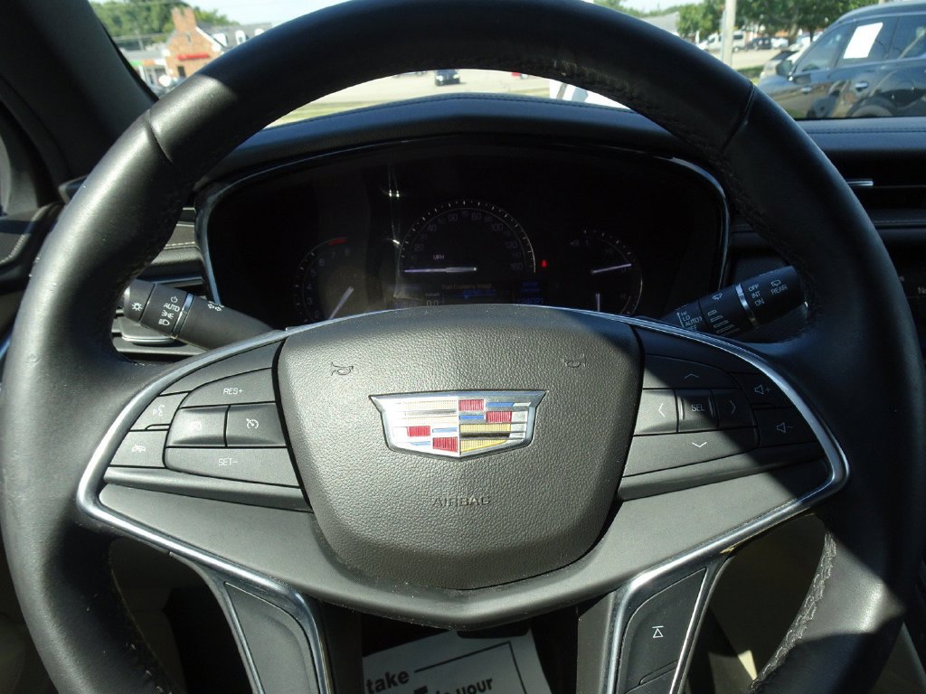 Used 2018 Cadillac XT5 FWD image 19
