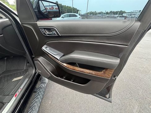 Used 2019 Chevrolet Suburban LT AWD/4WD image 32