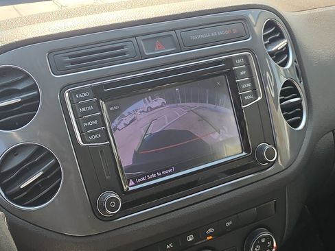 Used 2018 Volkswagen Tiguan Limited w/ Premium Package image 10