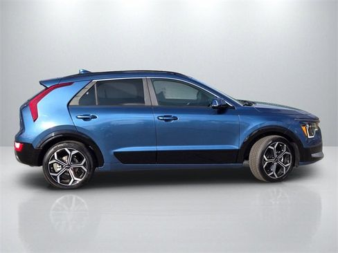 New 2025 Kia Niro EX Touring image 3