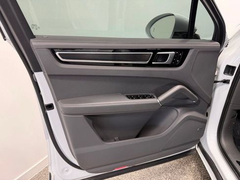 Used 2021 Porsche Cayenne GTS AWD/4WD image 23