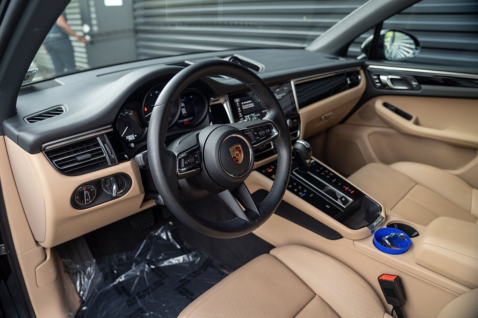 Used 2023 Porsche Macan AWD/4WD image 4